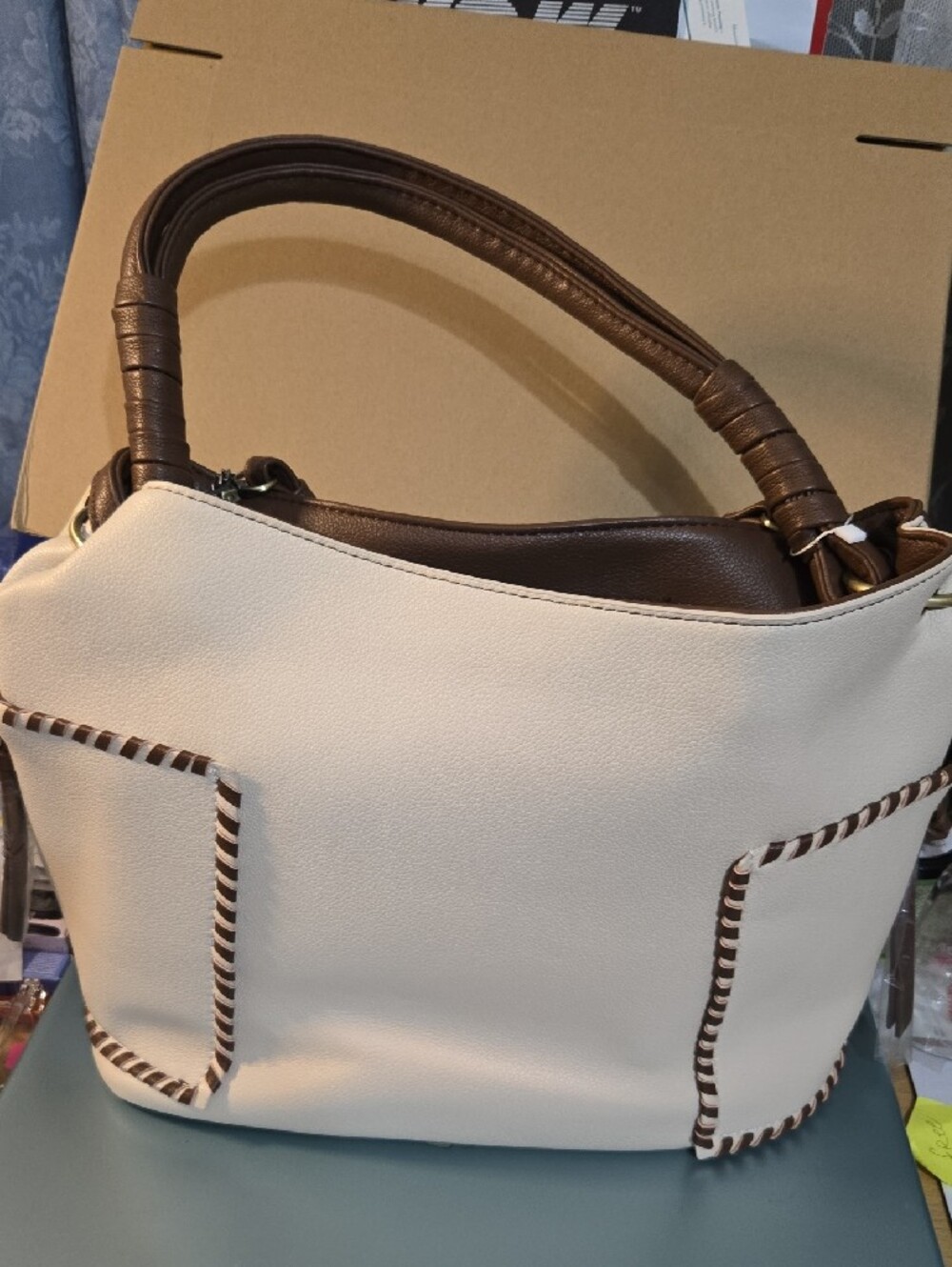 Malibu Skye Cream Hobo Bag with Green Leaf Charm and Cosmetic Pouch - Picture 2 of 6